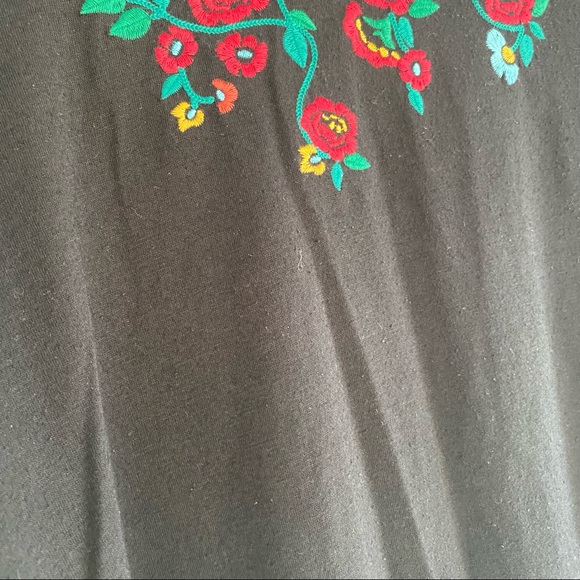 3/$15 🌿 Mock-neck embroidery top w/ bell sleeves - Picture 4 of 6